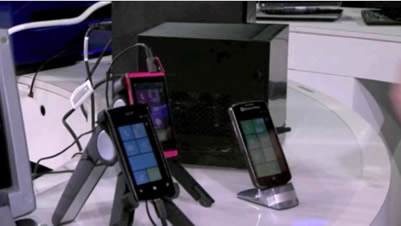 KDDI、藤津東芝製Windows Phone 7搭載スマートフォンを8月発売
