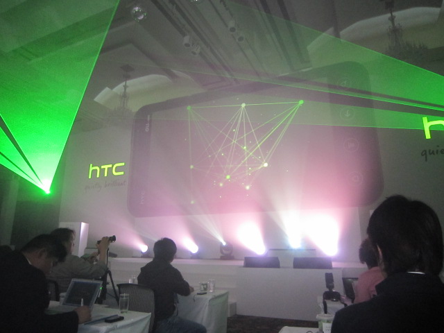 「HTC EVO 3D」記者発表会