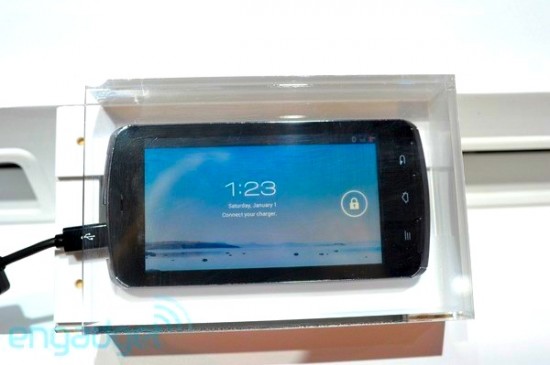 富士通のクアッドコアCPU搭載スマートフォン