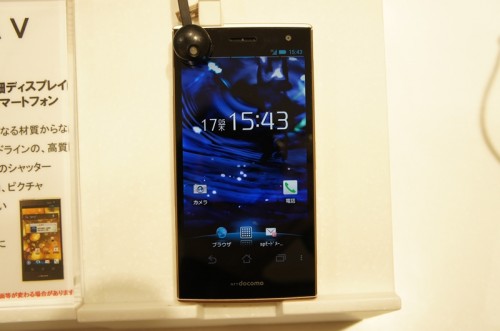 ELUGA V P-06D発売