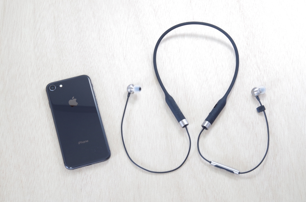 iPhone 8にあわせて買ったアクセサリー：Bluetoothワイヤレスイヤホン